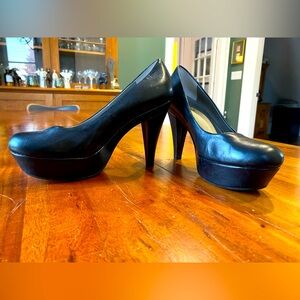 Me Too Black Platform heels